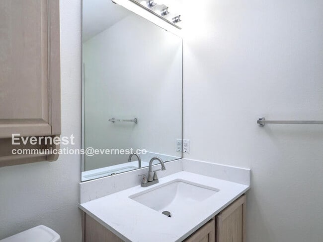 Building Photo - 4123 Fieldstone Dr