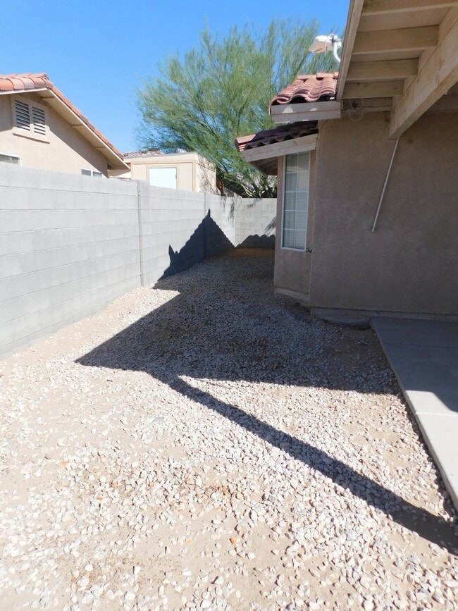 Building Photo - 3 BEDROOM HOME IN OCOTILLO!