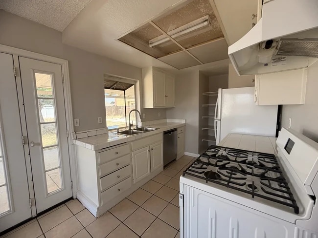 Building Photo - 14243 Perham Ct