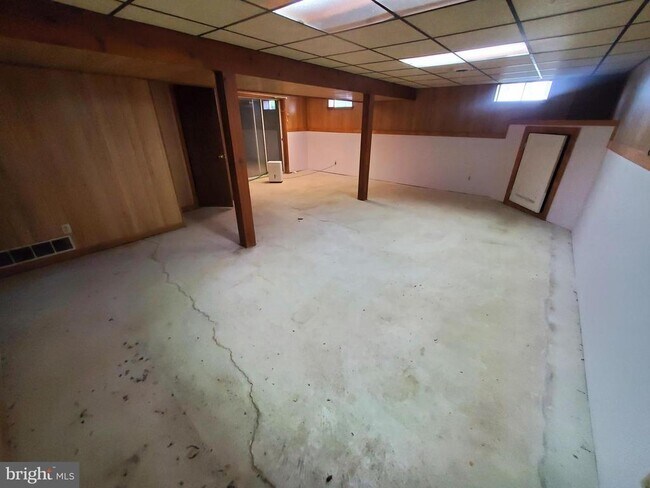 Building Photo - 570 Guldin Rd