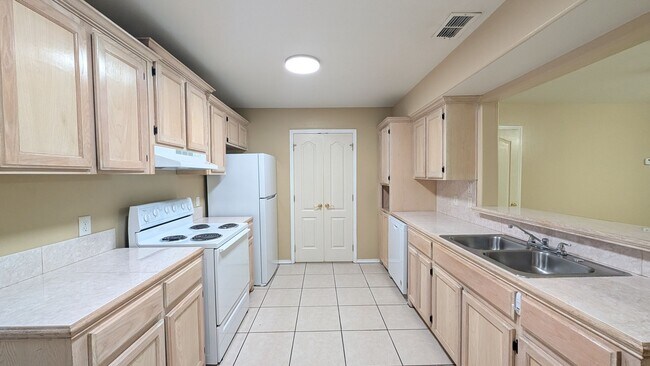 Building Photo - 301 E New Hampshire St