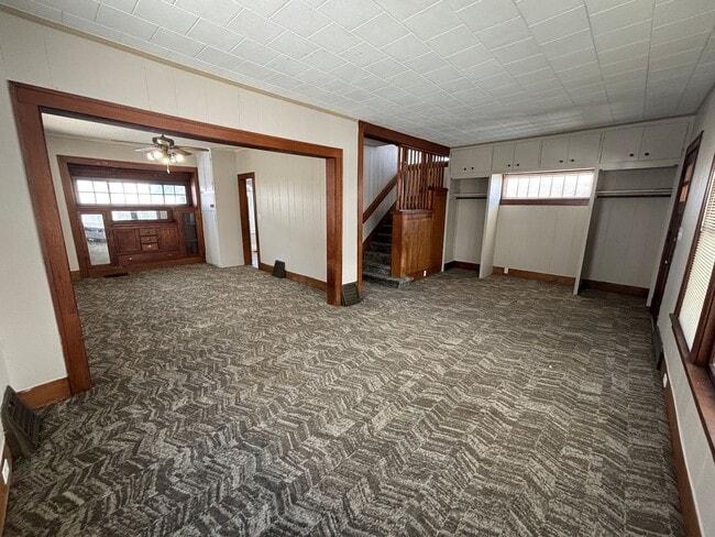 Building Photo - 4 Bedroom, 1 Bathroom home with 2+ car garage!
