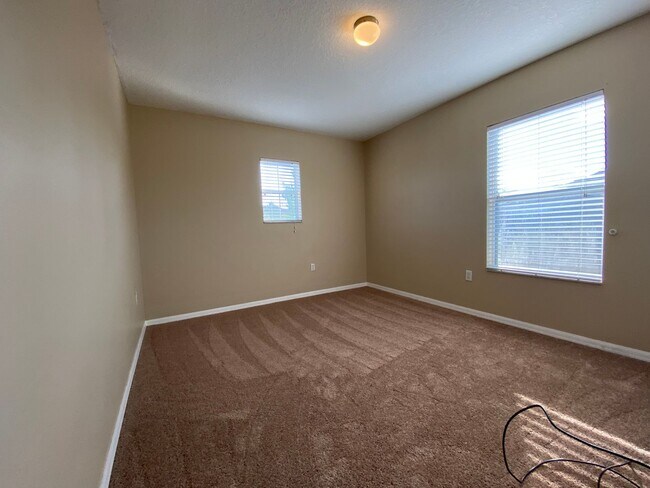 Building Photo - Oversized 3 BD / 2.5 BA with Loft