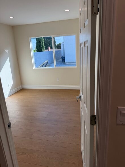 Building Photo - 11575 Garrick Ave