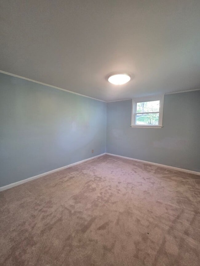 Building Photo - $2,300 - 4 Bedroom 2.5 Bathroom Unfurnished House in Forest Hills