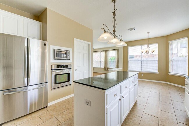 Building Photo - 2338 Plantation Bend Dr
