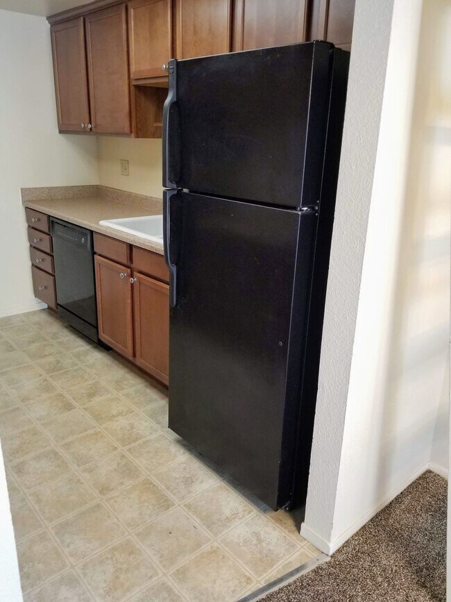 Building Photo - Two Bedroom Condo w/Loft  Sinsheimer Neigh...