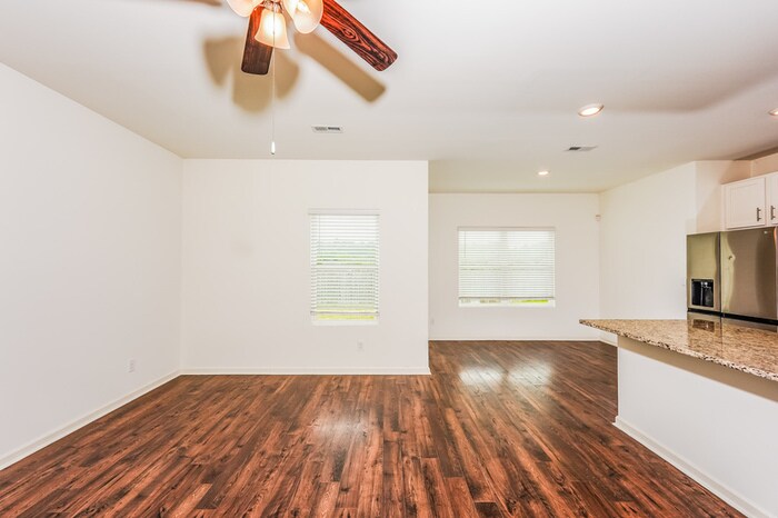 Building Photo - 5587 Timber Leaf Lp