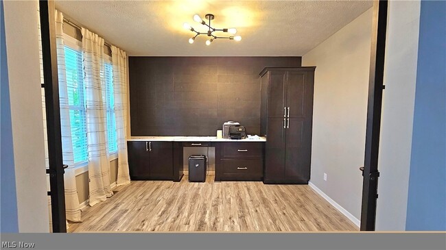 Building Photo - 9337 Ellis Way