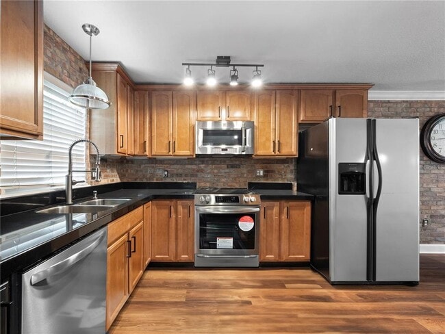 Building Photo - 210 Magnolia Rd