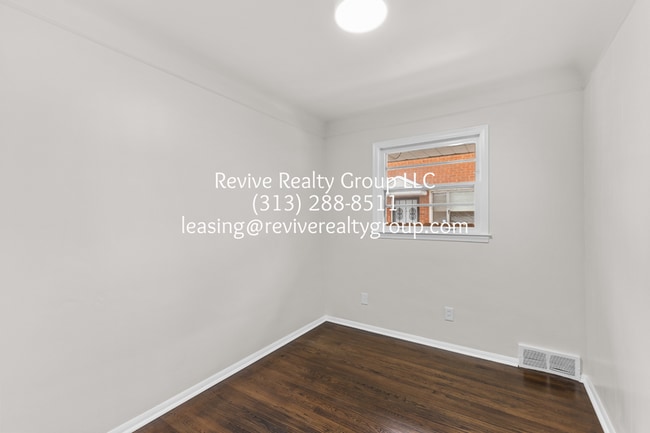 Building Photo - 20241 Kentfield St