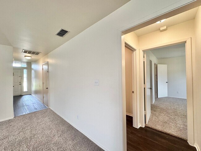 Building Photo - 3-Bedroom Home on Corner Lot in Whitehouse...