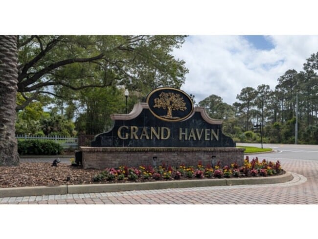 Building Photo - Elegant, Fully Renovated Townhome in Gated Grand Haven Community!