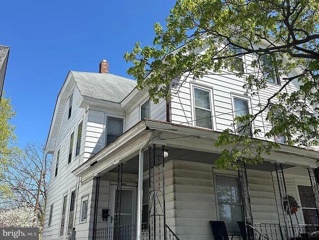 Building Photo - 306 W Main St