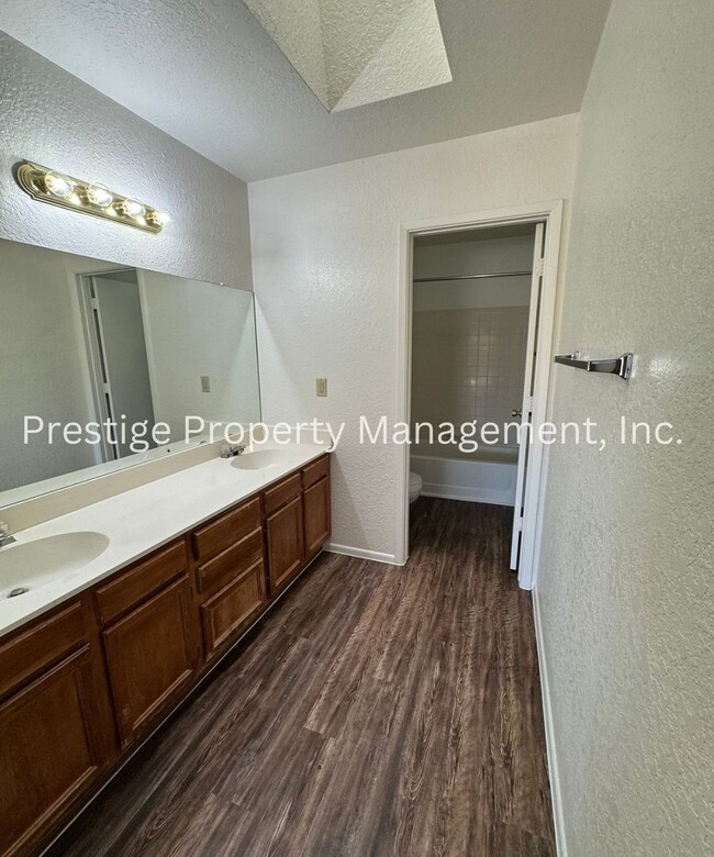 Building Photo - 3093 W Placita De La Roseta