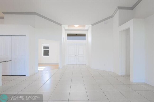 Building Photo - 3838 SW Hainlin St