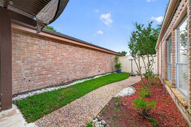 Building Photo - 14222 Stokesmount Dr
