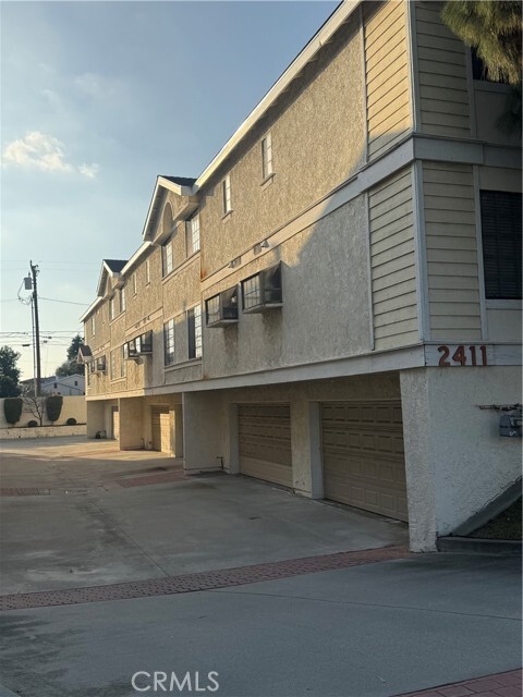 Building Photo - 2411 S Baldwin Ave