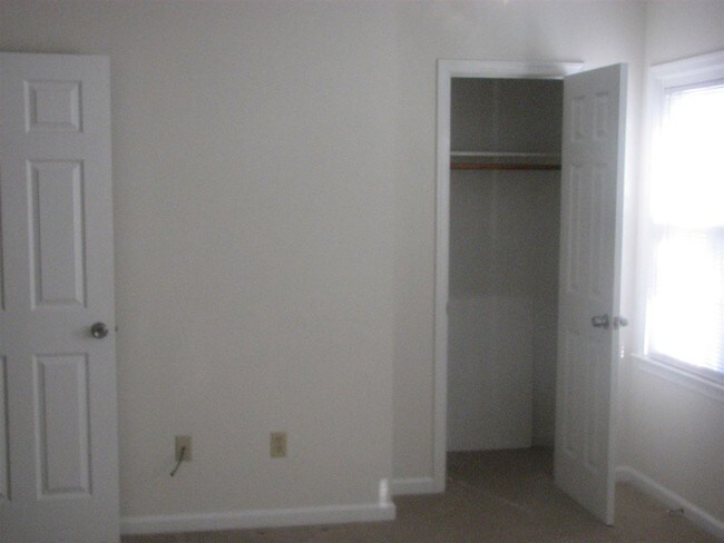 Building Photo - 2339 Commonwealth Dr
