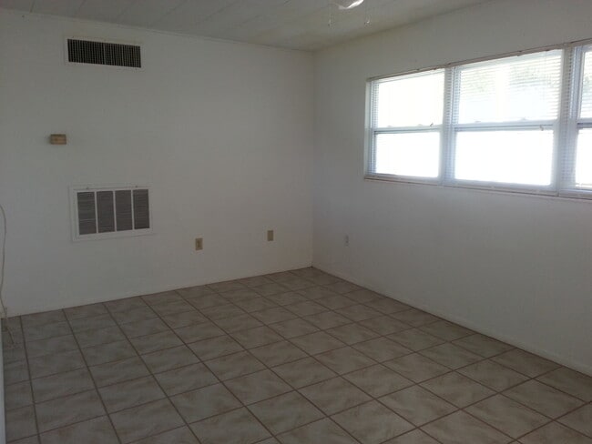 Building Photo - 2203 Montclair Drive, Sarasota, FL 34231