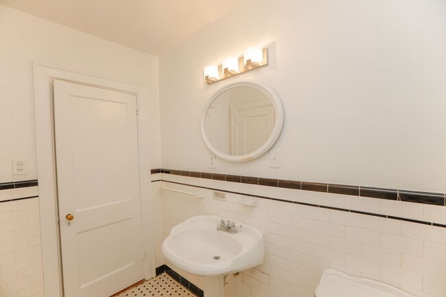 Building Photo - Beautiful Lake Home Rental in Norfolk!