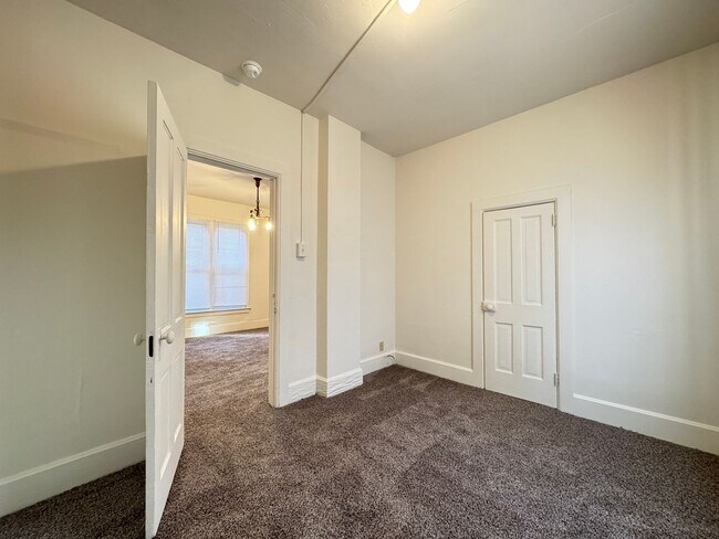 Building Photo - Old Town Fort Collins Gem!