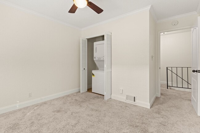 Building Photo - Pleasanton 2BD Townhouse w/ Granite Kitchen, Plank Floors, Community Amenities & Top Schools