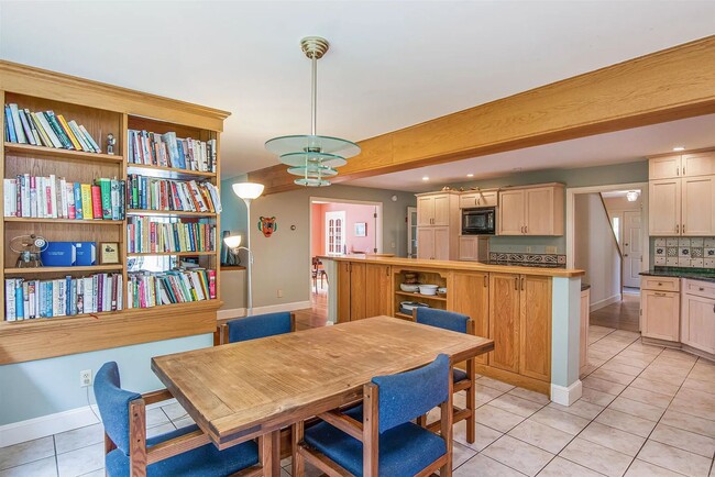 Building Photo - 5BD/3BA Beautiful House in South Burlington