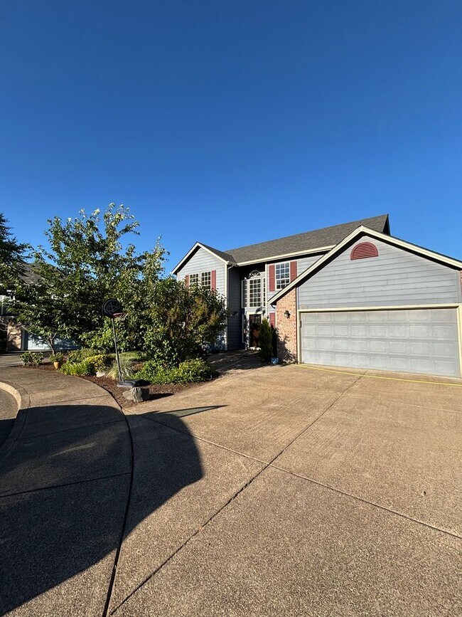 Building Photo - 4 Bedroom 2.5 Bathroom Home in NW Salem!