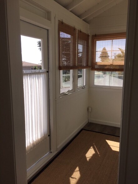 Building Photo - 216 Cypress Dr