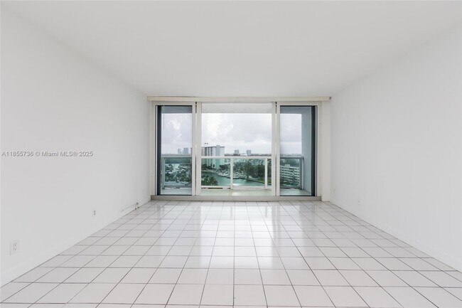 Building Photo - 100 Bayview Dr