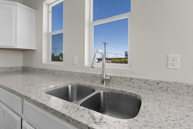 Building Photo - Yandell Units