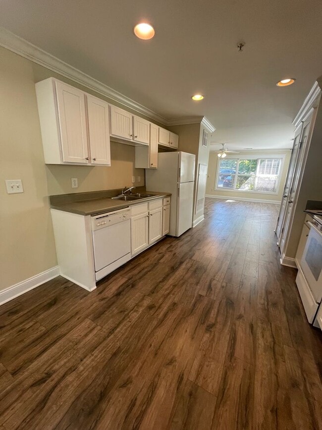 Building Photo - 02-101 Bosilca