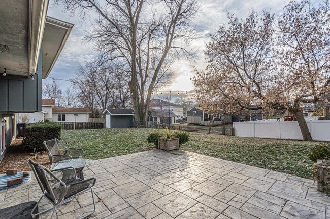 Building Photo - 1N280 Morse St