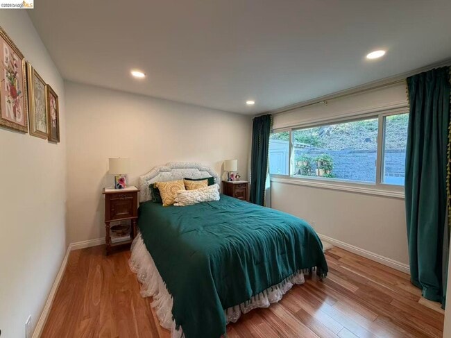 Building Photo - 3560 Old Mountain View Dr