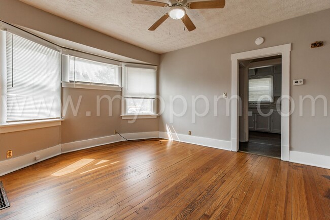 Building Photo - Charming 2 Bedroom Home | Miller Park