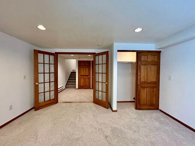 Building Photo - Beautiful & Bright Corner Condo in North Boulder