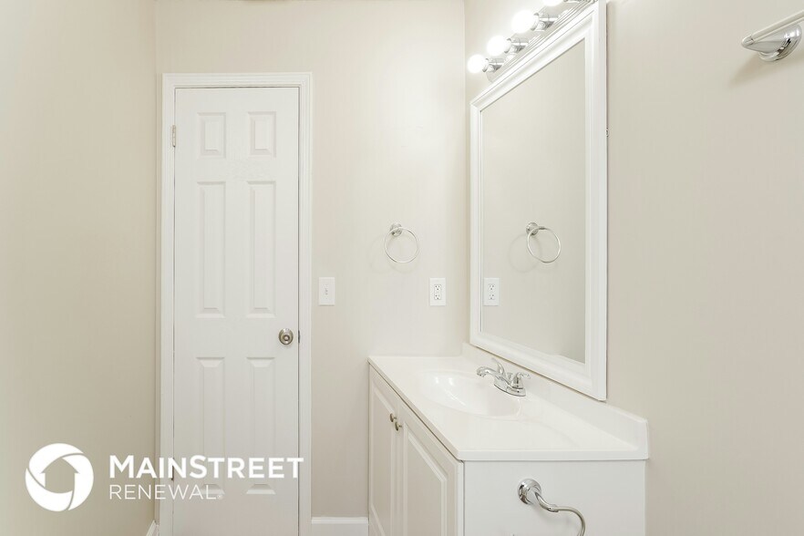 Building Photo - 1177 Kincross Court