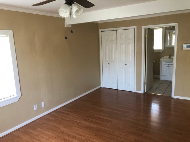 Building Photo - 2102 W Concho Ave