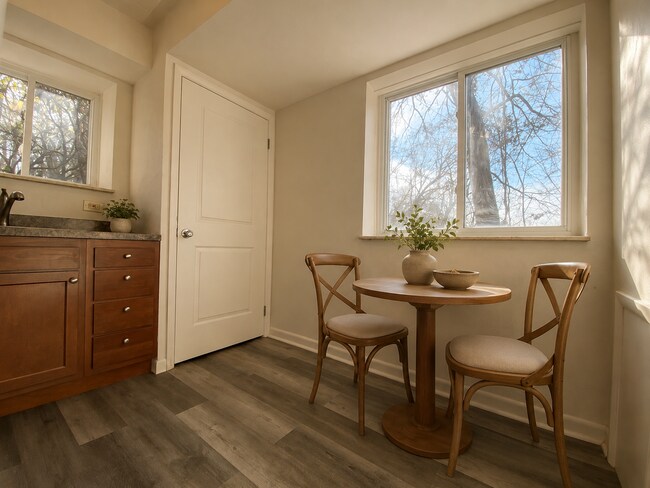 Interior Photo - va