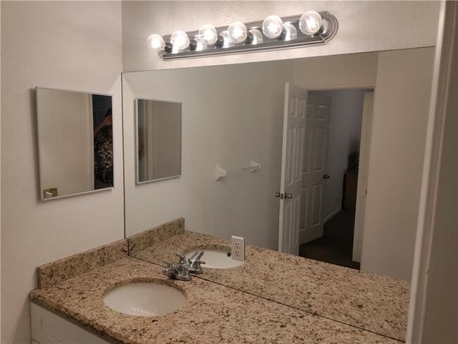 Building Photo - 5845 Eagle Cay Cir