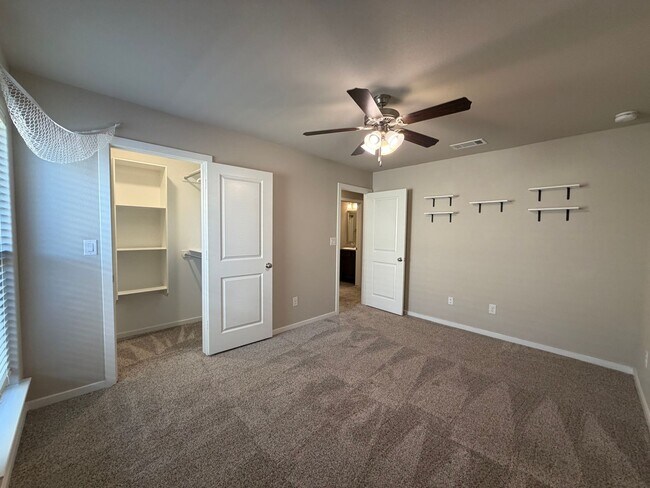 Building Photo - 3/2 in Upland Crossing Available Now!!!
