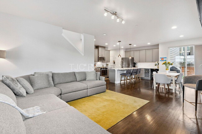 Building Photo - 8890 Yates Dr