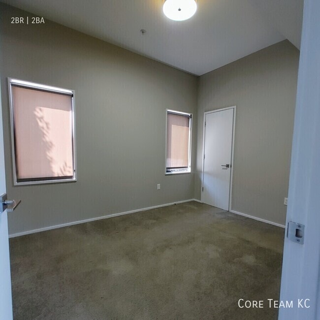 Building Photo - 3632 Gillham Rd