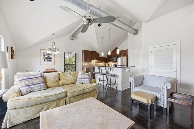 Building Photo - 261 S Limestone