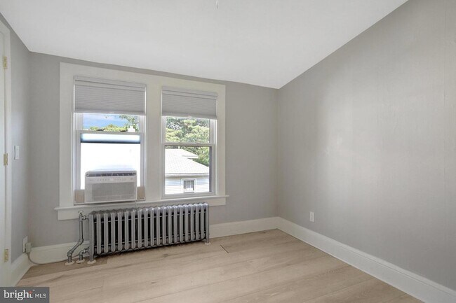 Building Photo - 915 20th St S