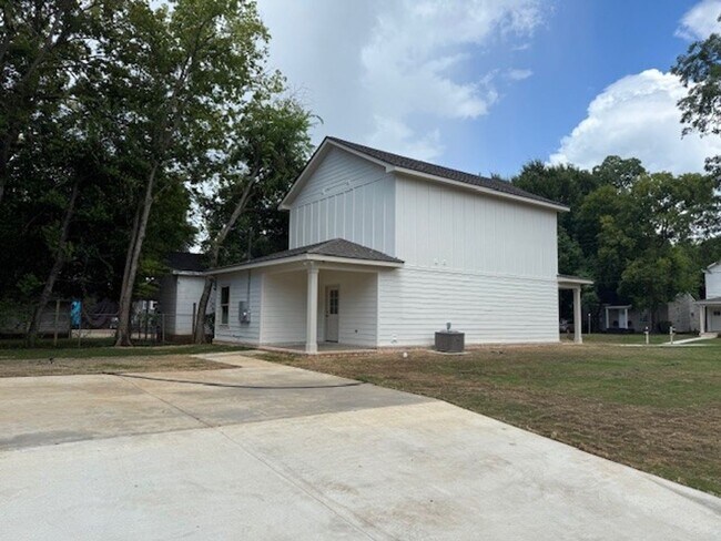 Building Photo - New Construction 3 Bed/3.5 Bath Available ...