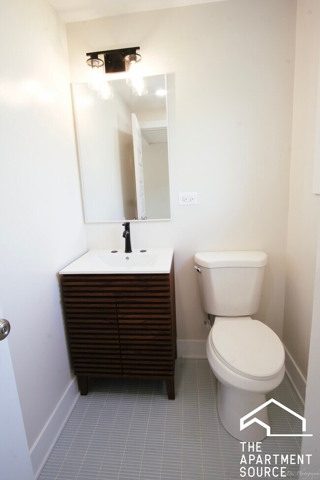 Building Photo - 260 Lake St