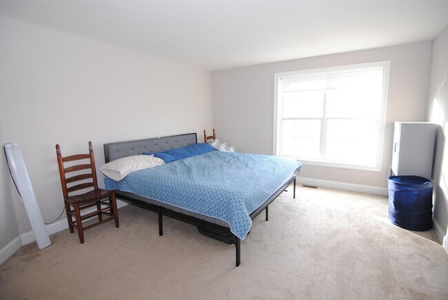 Building Photo - 3 Maple Ridge Dr