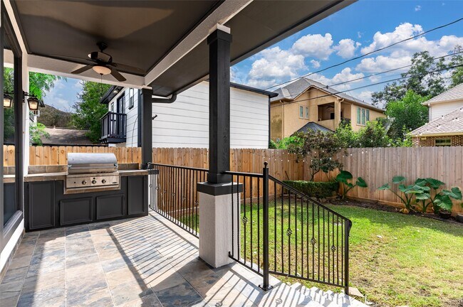 Building Photo - 4523 Maple St